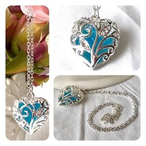 Pillow pouf Heart Pendant + 20” chain silver color and hollow blue center